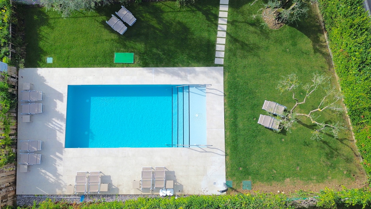 Piscina in villa Ulivi