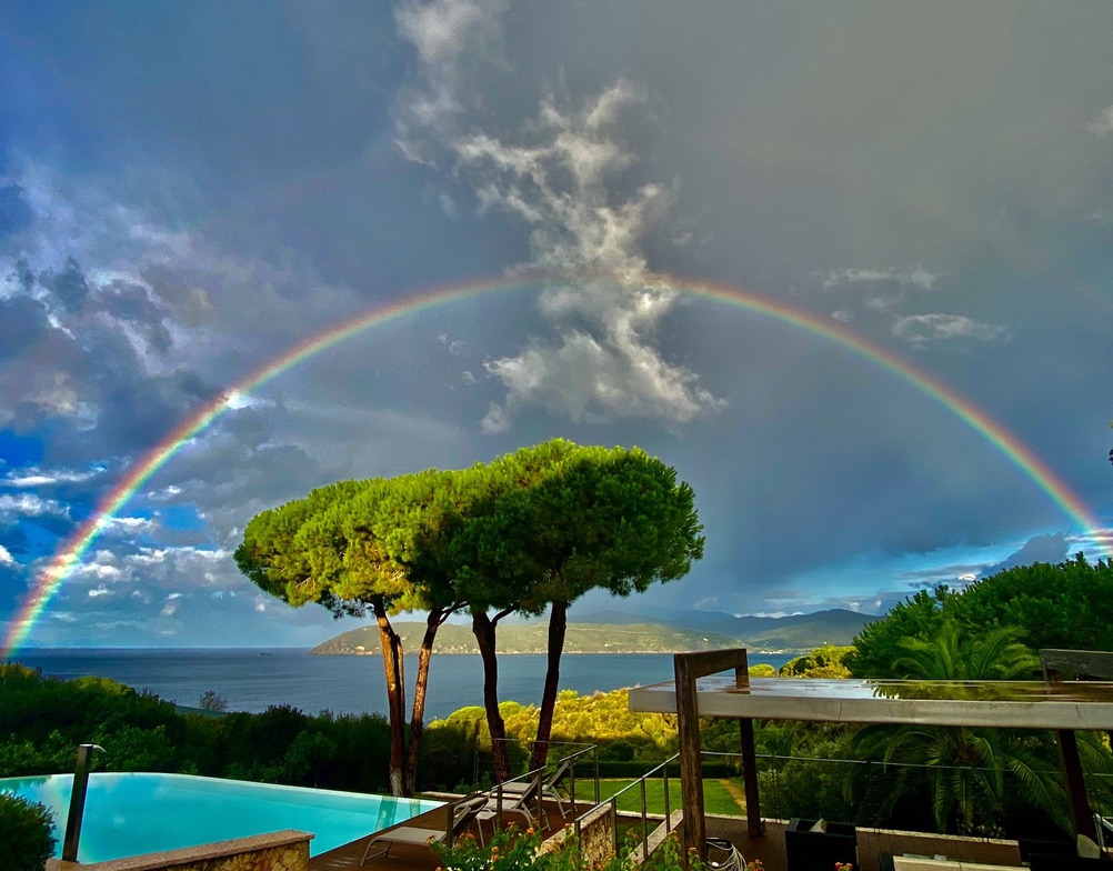 Villa con piscina vista mare